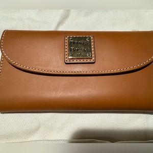 Dooney & Bourke wallet